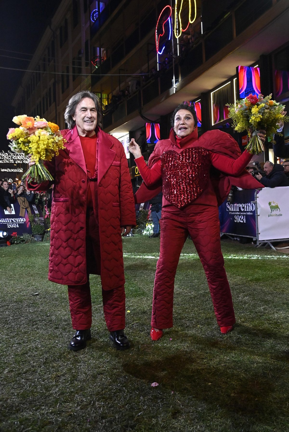 Galleria foto 'I primi look di Sanremo 2024 sfoggiati sul Green Carpet' - foto 32