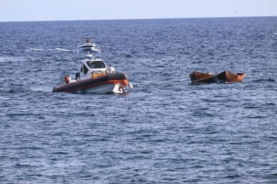 Lampedusa, nuovo naufragio. Dispersa in mare anche una neonata
