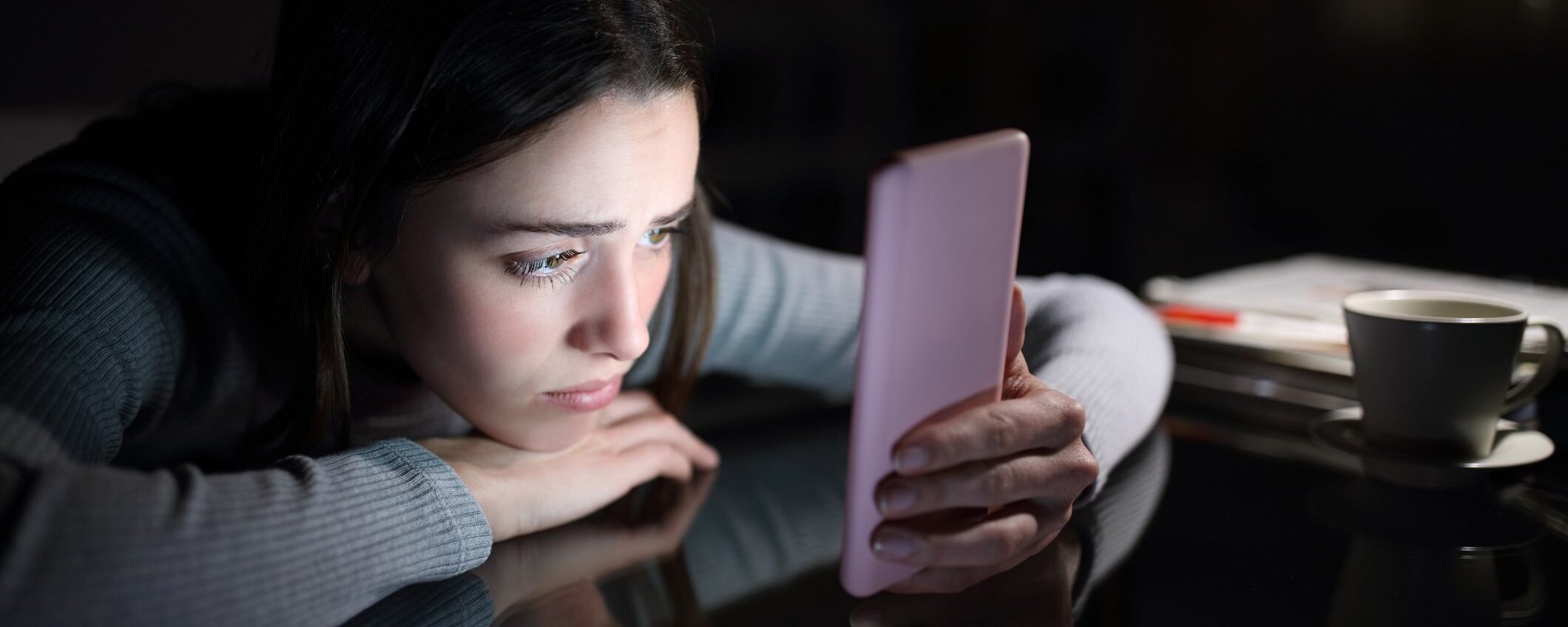 Fermiamo, tra i giovani, il dilagare degli smartphone Fermiamo, tra i giovani, il dilagare degli smartphone
