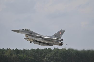 Pesanti bombardamenti russi su Kiev. In volo i caccia polacchi