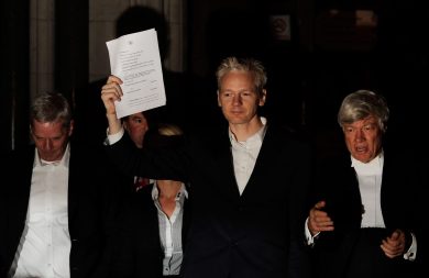 Londra ha deciso; Assange non sarà estradato negli Usa. per ora