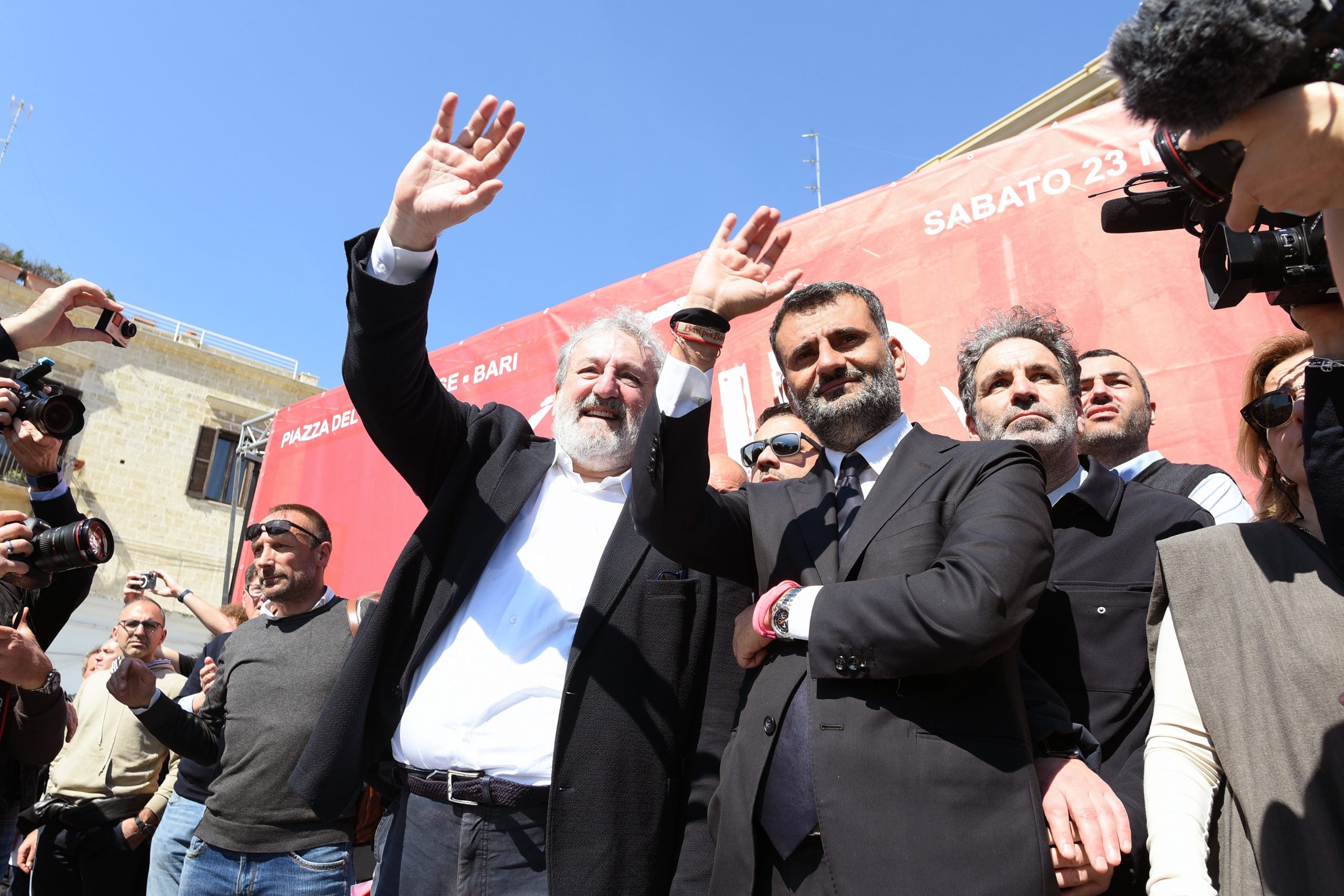 Il caso Emiliano-Decaro mostra chiara la differenza tra centrodestra e sinistra