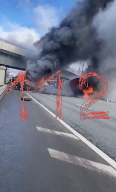 Camion esplode contro autobus di soldati russi sulla tangenziale a Mosca | video