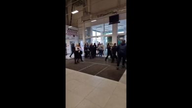Russia, evacuato centro commerciale per allarme bomba | video