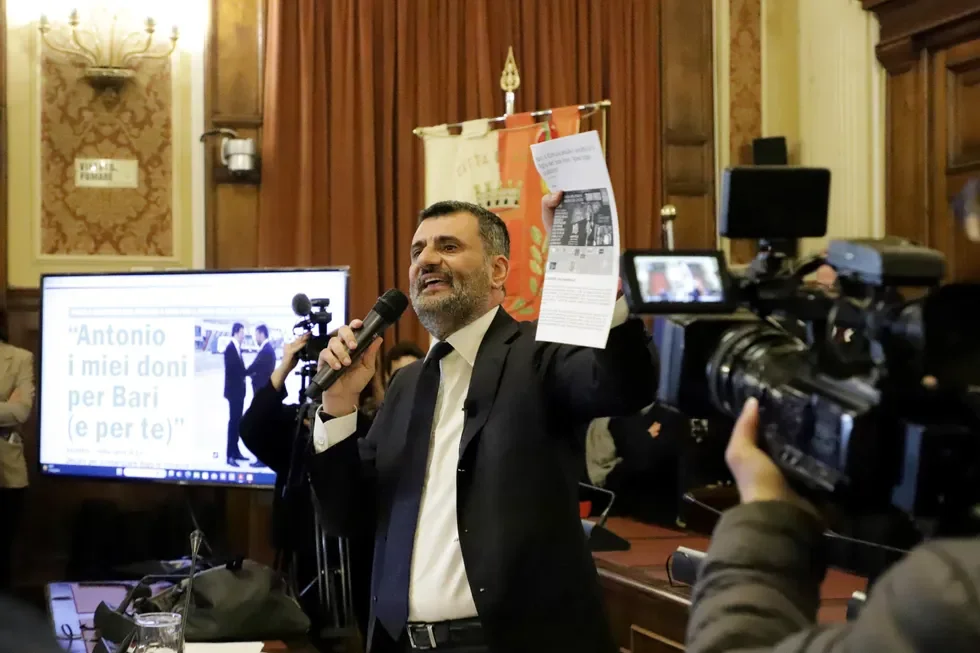 La Bari dem in odore di mafia e i compagni perdono la testa La Bari dem in odore di mafia e i compagni perdono la testa