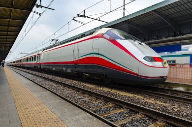 Frana sui binari: bloccati i treni verso la Puglia