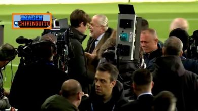 De Laurentiis contro Sky: lite a Barcellona, ferma l’intervista a Politano I video