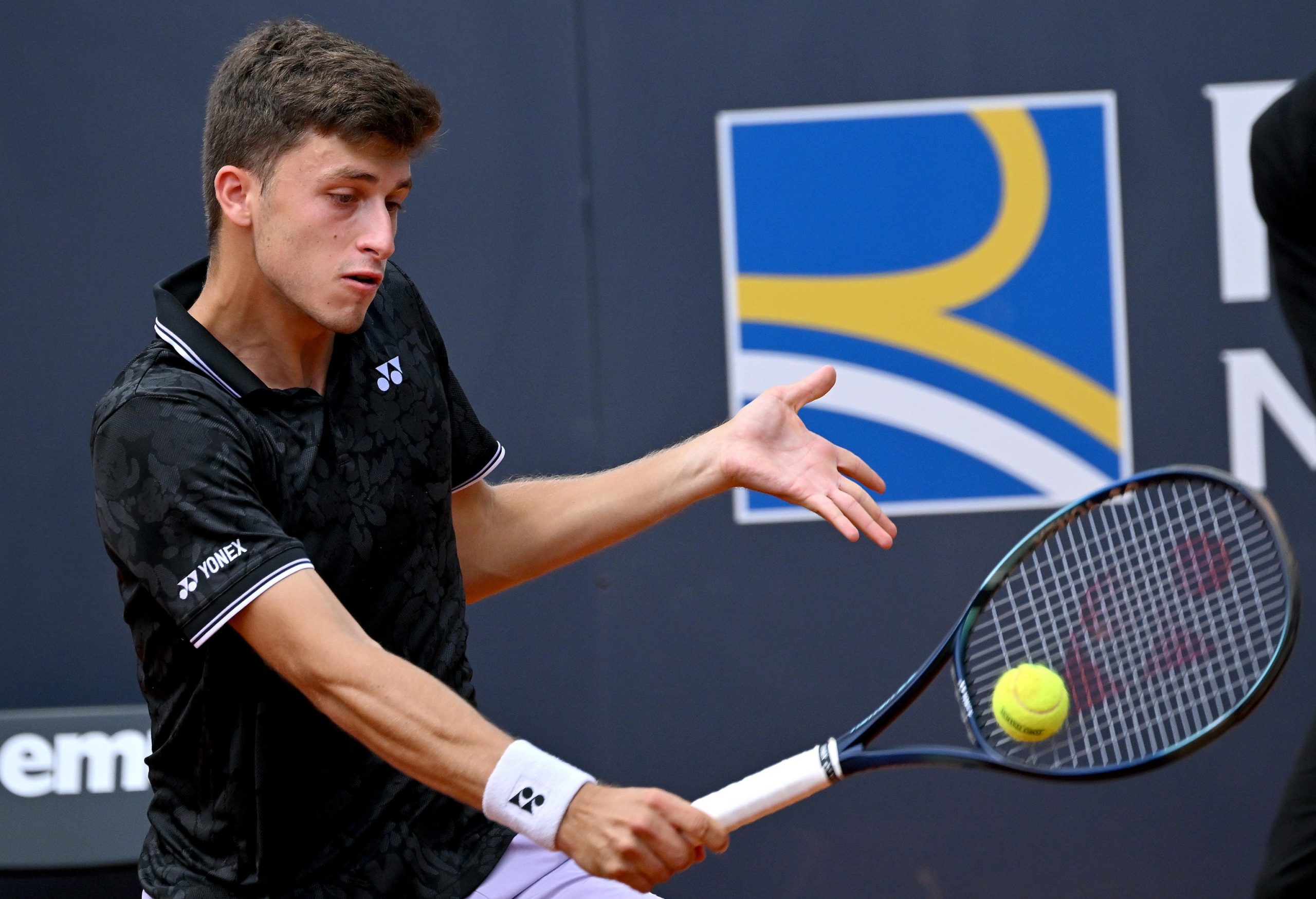 Luca Nardi batte Novak Djokovic