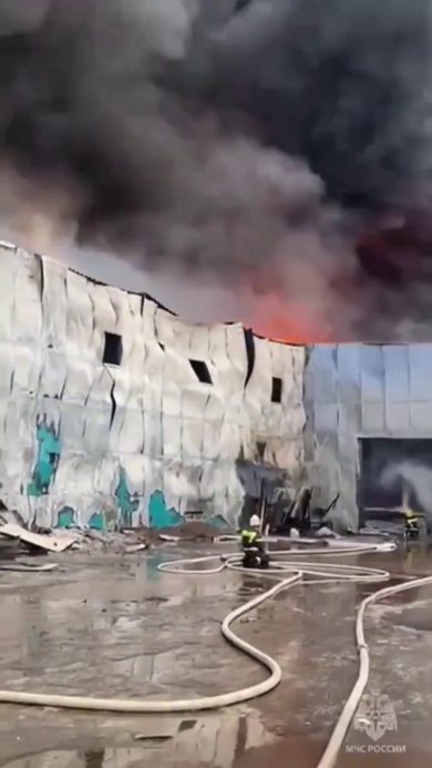 San Pietroburgo, aeroporto chiuso per motivi di sicurezza | video