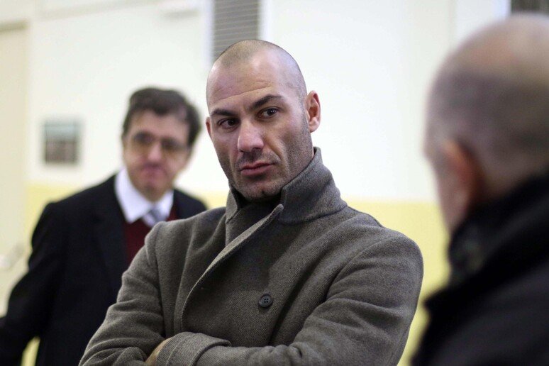 Il figlio di Bossi indagato per presunta truffa ai danni dello Stato Il figlio di Bossi indagato per presunta truffa ai danni dello Stato