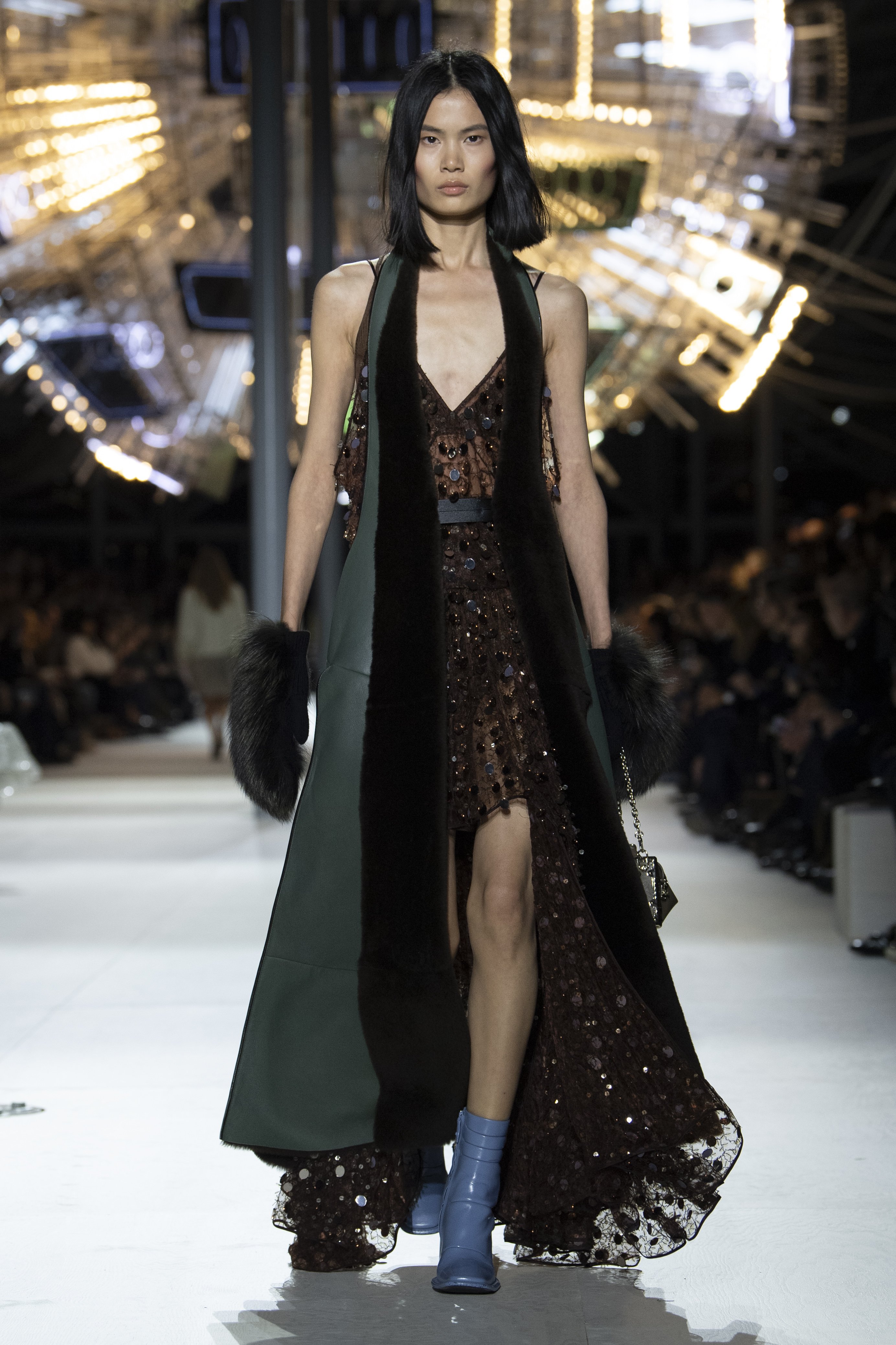 Paris Fashion Week: Nicolas Ghesquière celebra i primi 10 anni da Louis Vuitton