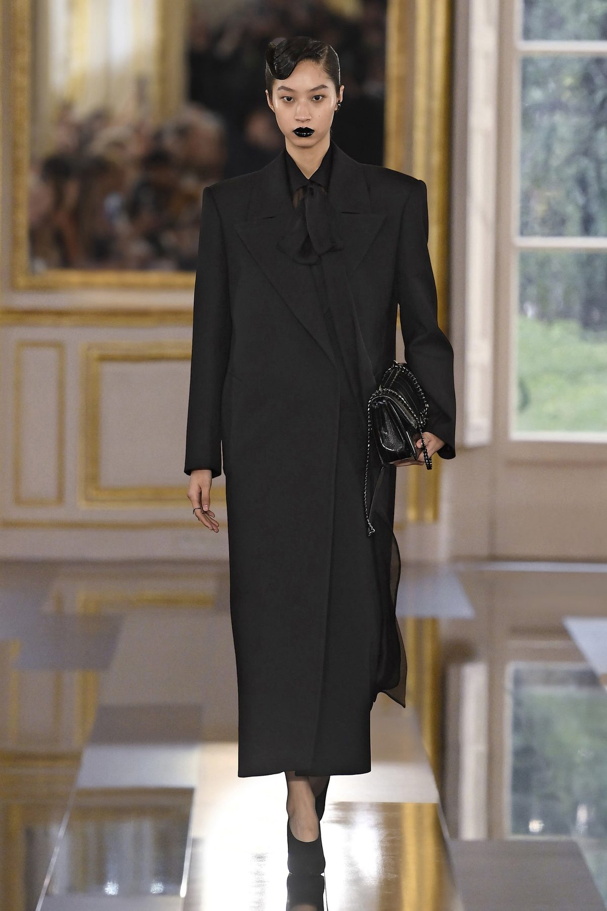 Galleria foto 'Paris Fashion Week: il romanticismo gotico di Valentino' - foto 12