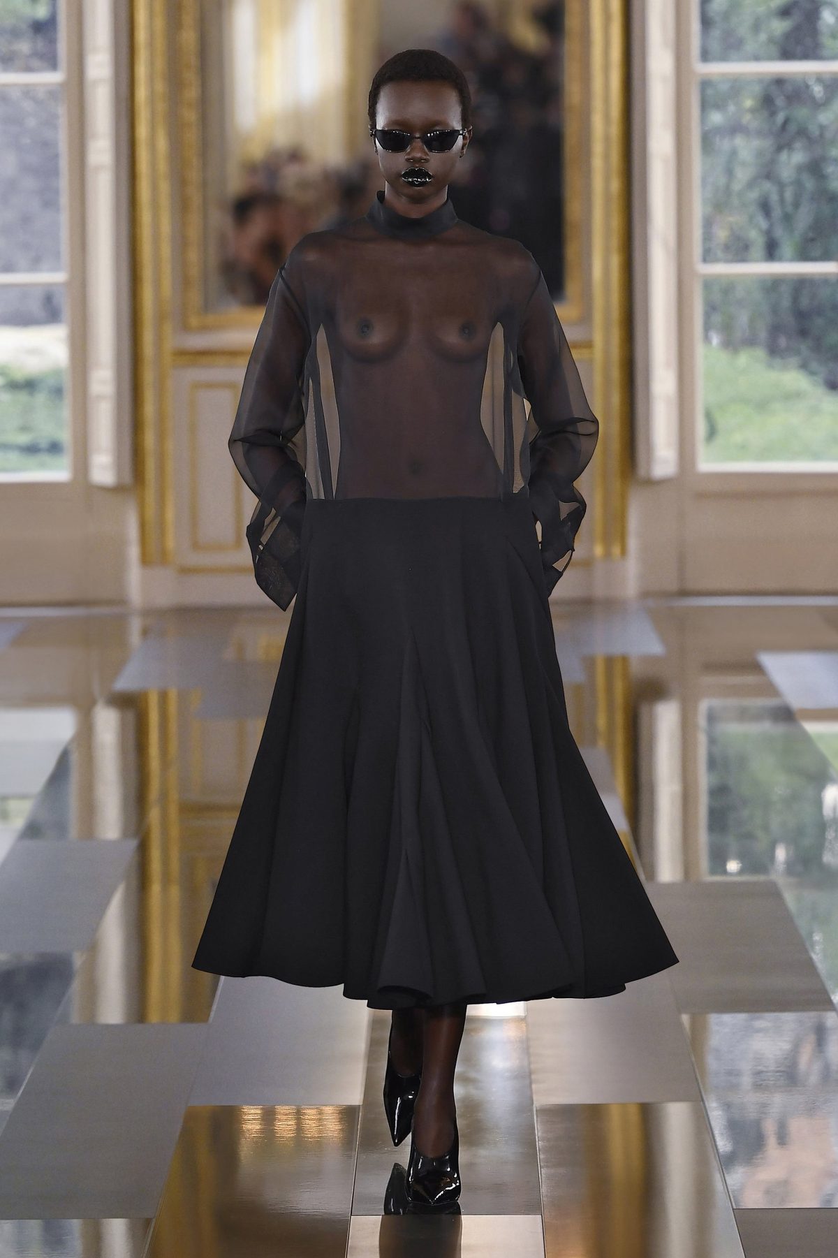 Galleria foto 'Paris Fashion Week: il romanticismo gotico di Valentino' - foto 11