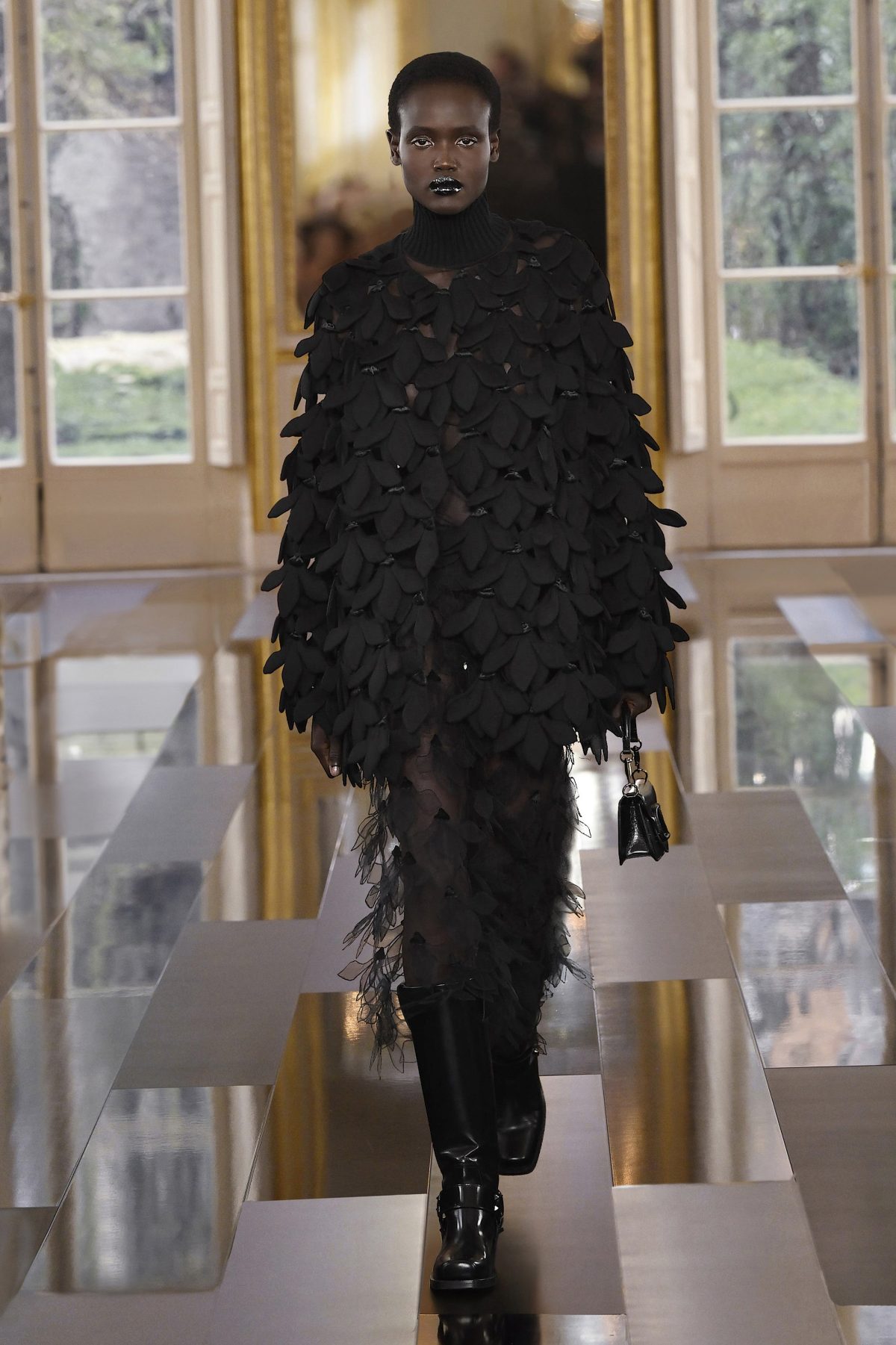 Galleria foto 'Paris Fashion Week: il romanticismo gotico di Valentino' - foto 2