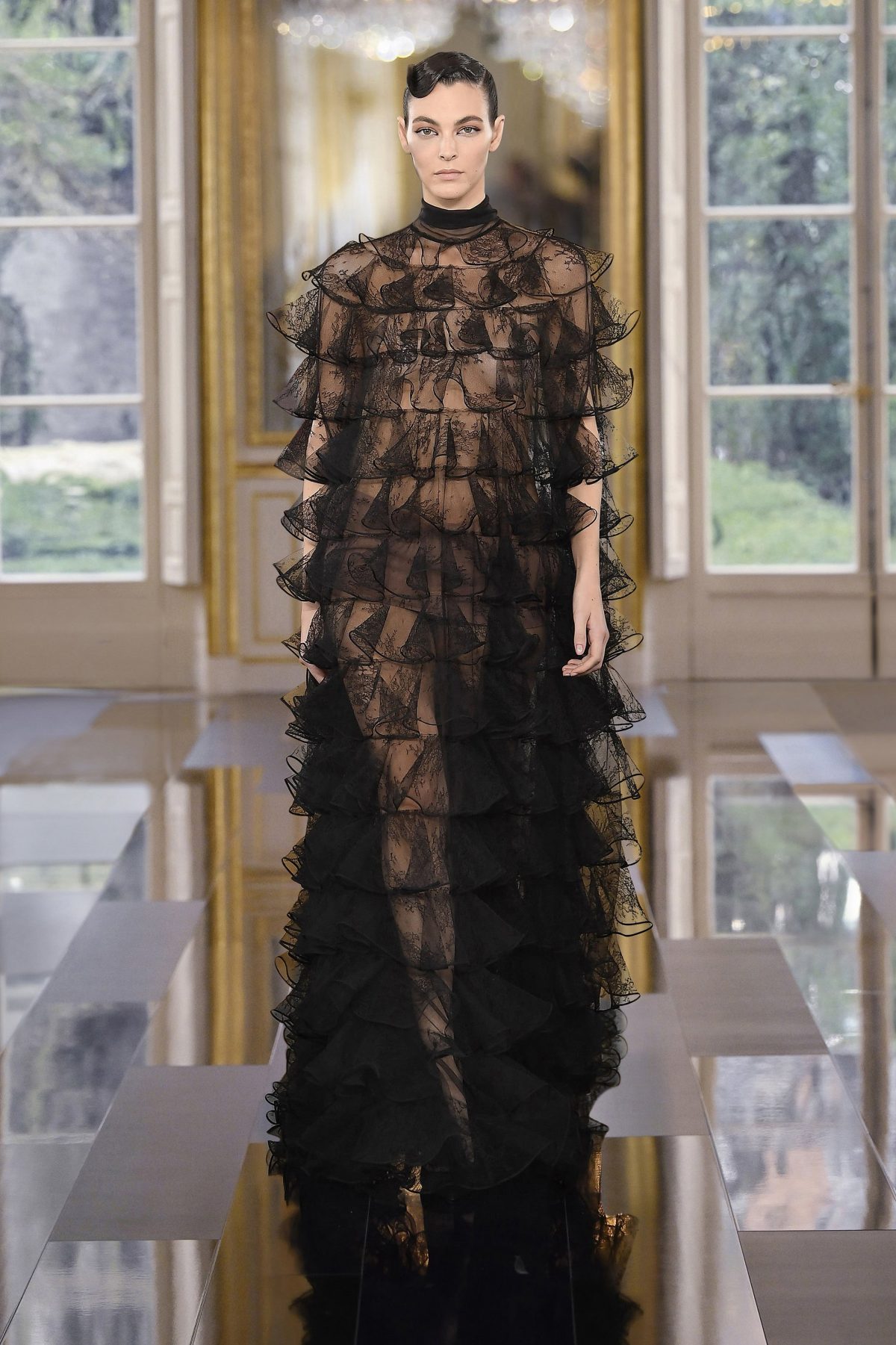 Galleria foto 'Paris Fashion Week: il romanticismo gotico di Valentino' - foto 13