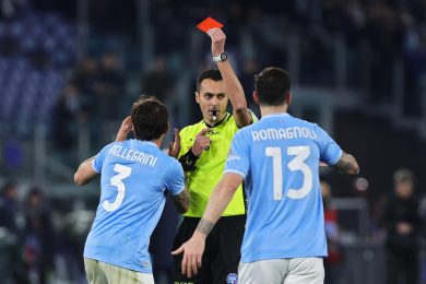 Arbitri, riforme e dossier: la guerra che spacca il calcio italiano