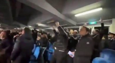 Napoli-Juventus, insulti a Giuntoli in tribuna al gol di Raspadori I video