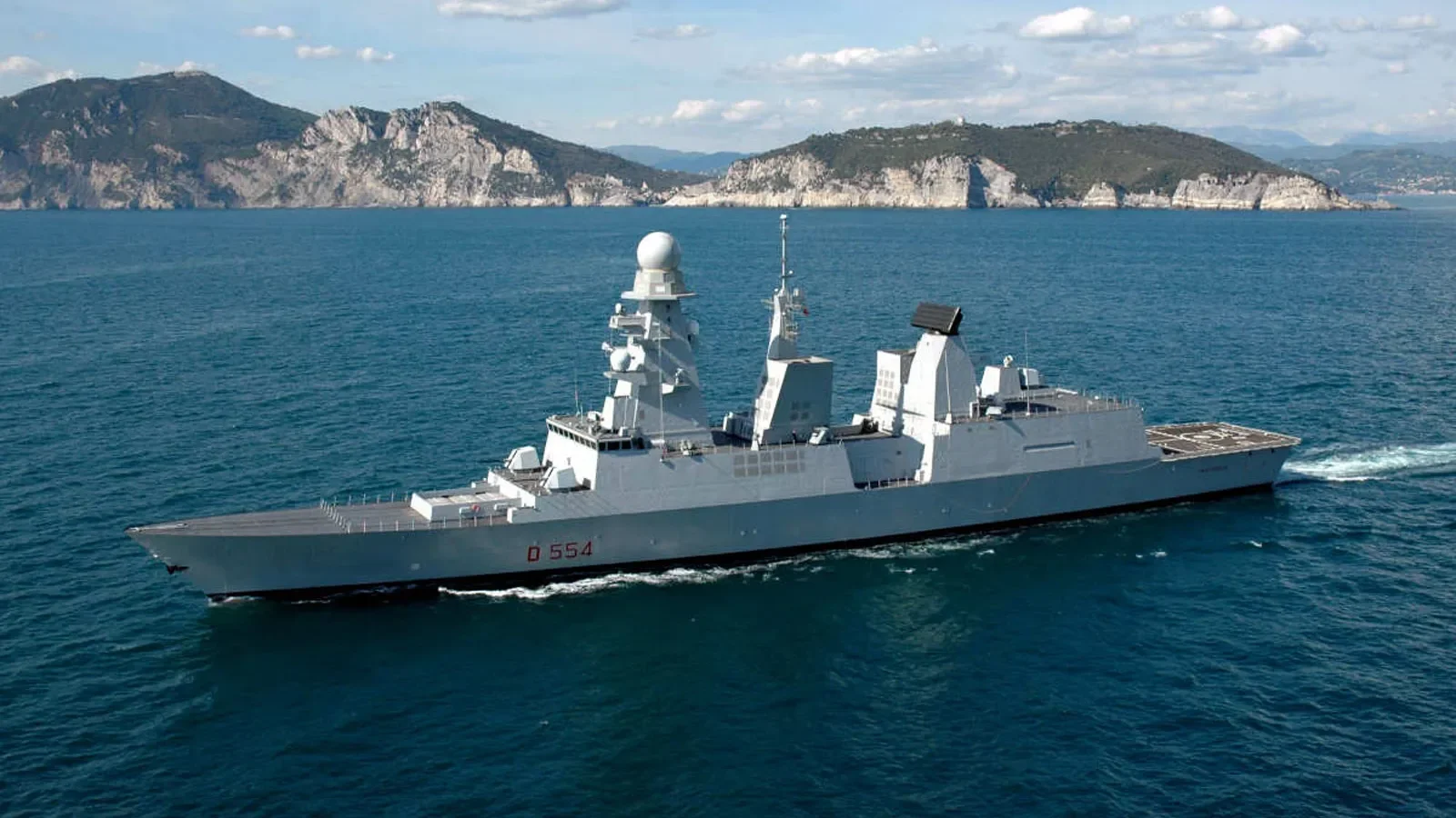 Onde radio e droni. Cos’è successo alla Nave Duilio