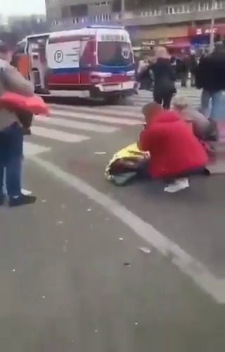 Polonia, auto lanciata contro la folla. Diciassette i feriti | video