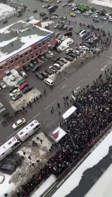 Navalny, folla ai funerali a Mosca | video
