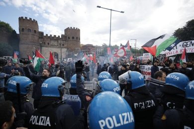 Roma: tensioni al corteo per il 25 aprile tra Brigata ebraica e Pro Palestina