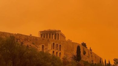 Atene gialla a causa della sabbia del deserto | video