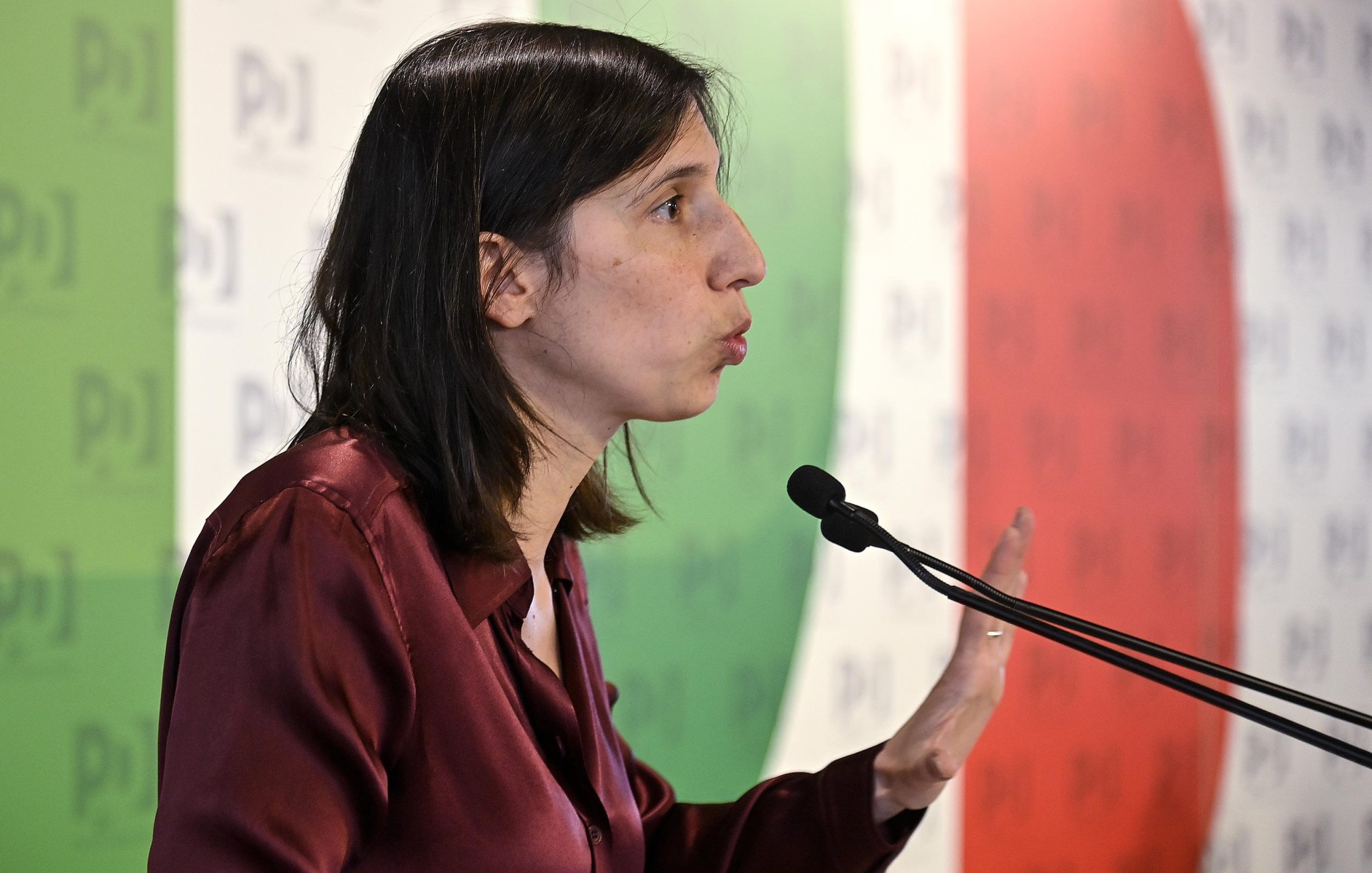 Elly Schlein si candida alle europee facendo «all in», per salvarsi