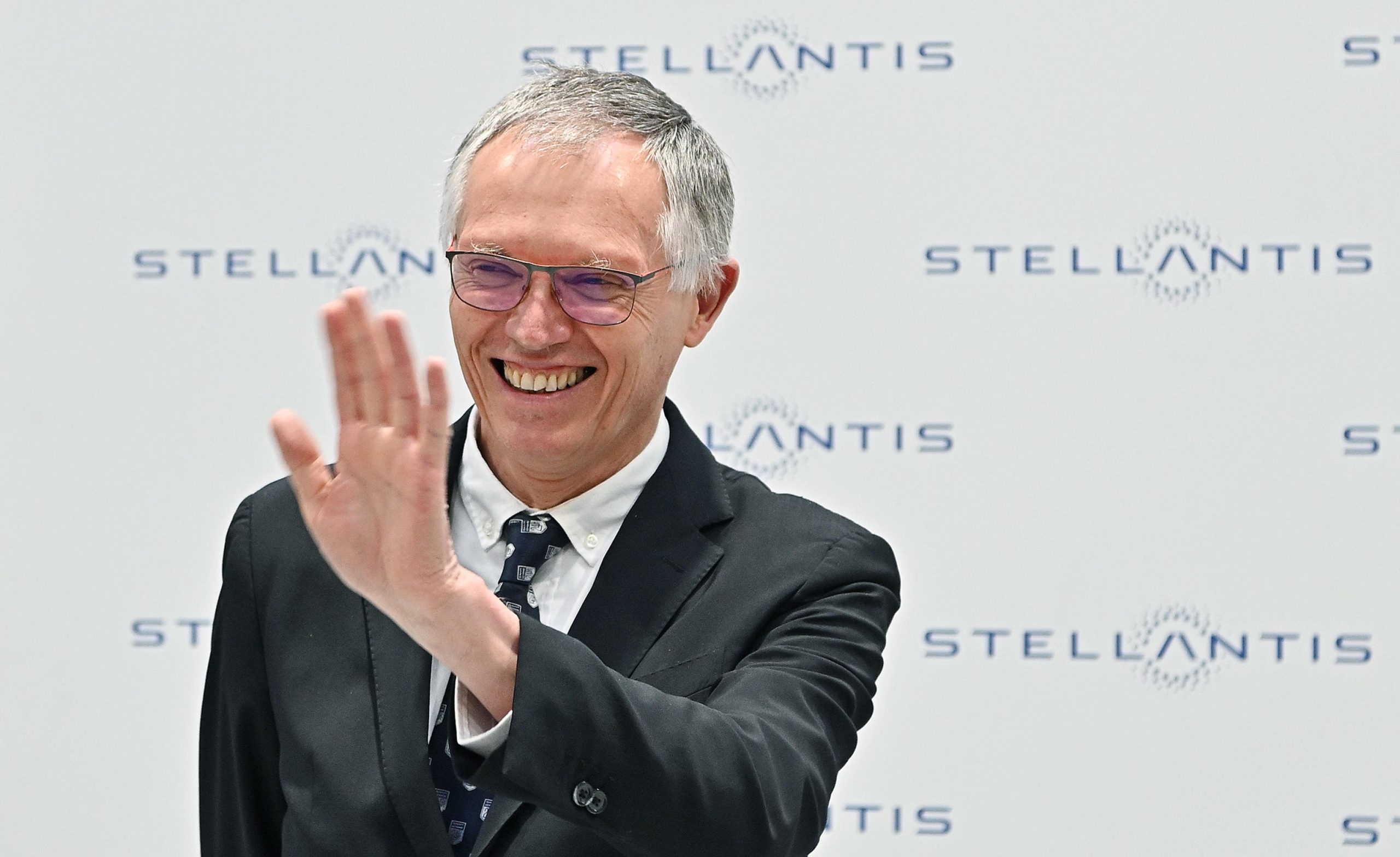Stellantis: vendite in calo, operai in cassa integrazione e Tavares si regala lo stipendio d’oro