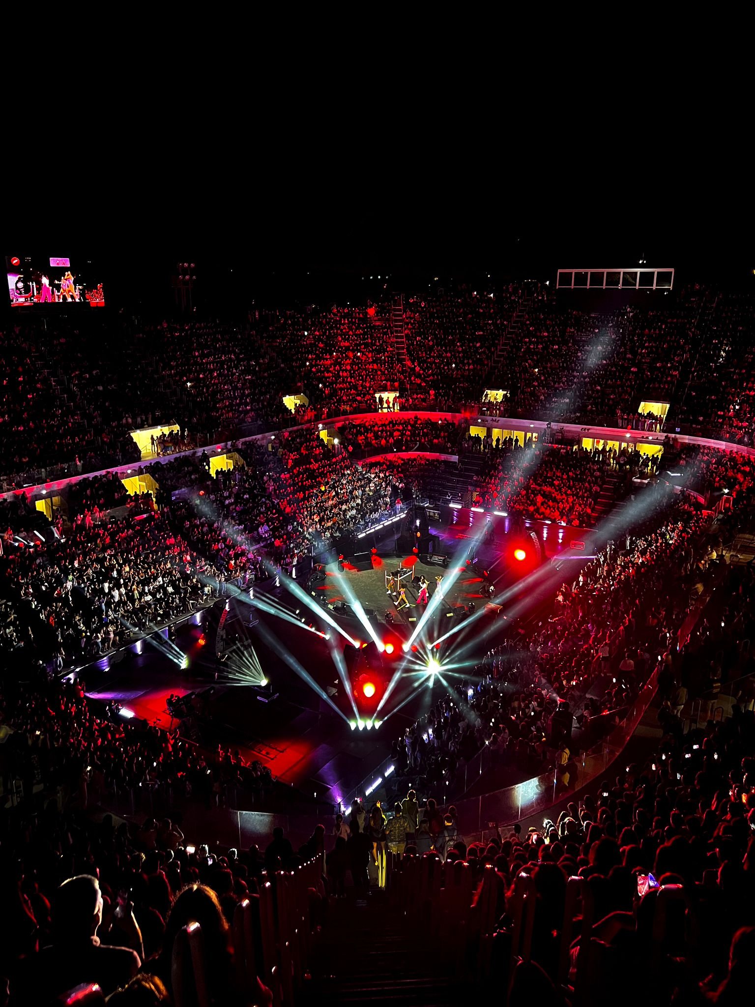 Radio Zeta Future hits live: conducono Paola Di Benedetto, Giulia Laura Abbiati e Luigi Santarelli Radio Zeta Future hits live: conducono Paola Di Benedetto, Giulia Laura Abbiati e Luigi Santarelli