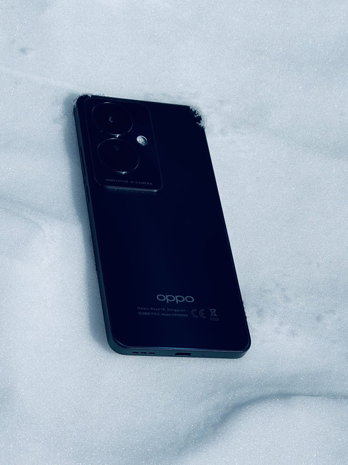 Galleria foto 'Lo smartphone estremo, che non teme freddo, pioggia e neve' - foto 2