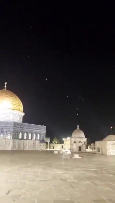 MIssili dell’Iran sulla moschea di Al-Aqsa a Gerusalemme | video