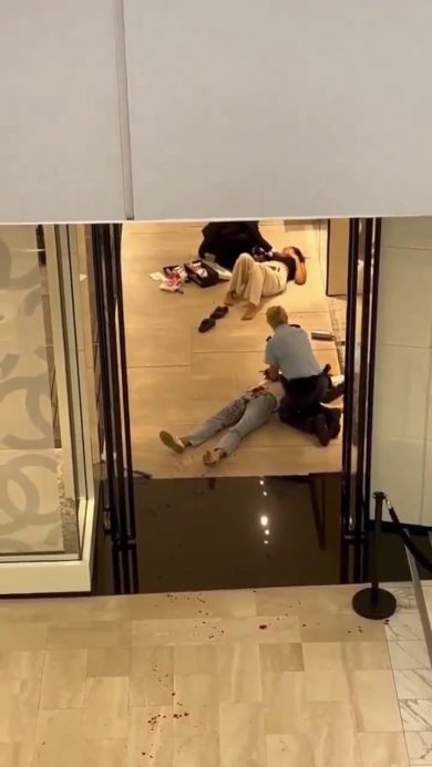 Sidney: attentato in un centro commerciale. Ucciso il terorrista | video