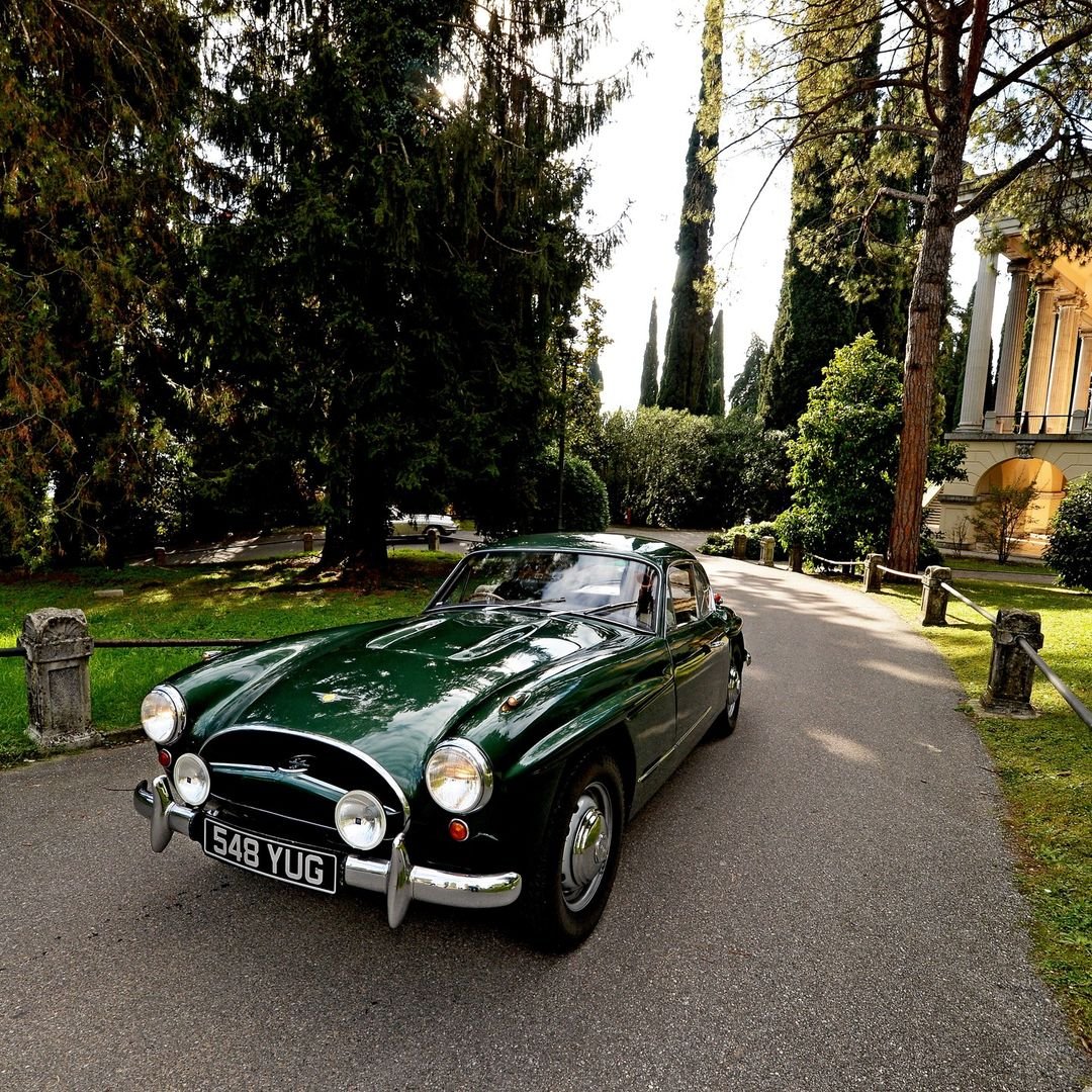 A Gardone Riviera in mostra l’eleganza delle auto