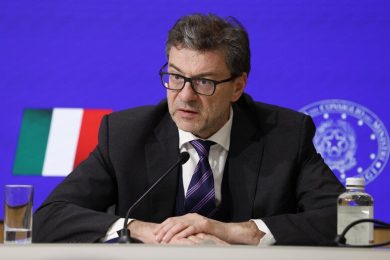 Giorgetti: «Nessuna manovra correttiva, rispetteremo la Nadef»