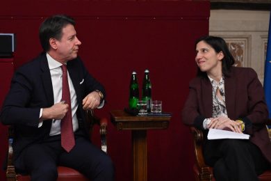 Conte rispolvera la strategia del partito di Bibbiano