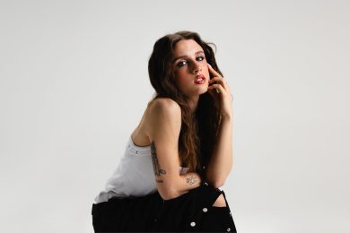 Angelina Mango: Poké Melodrama è un mix tra radici folk e aspirazioni internazionali