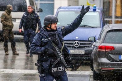 Attentato in Germania, colpito attivista anti-islam