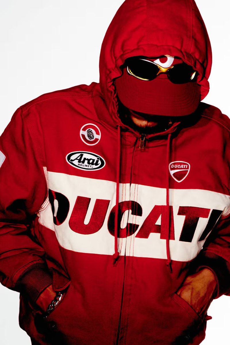 Supreme lancia una collaborazione con Ducati. Ed è già sold out Supreme lancia una collaborazione con Ducati. Ed è già sold out