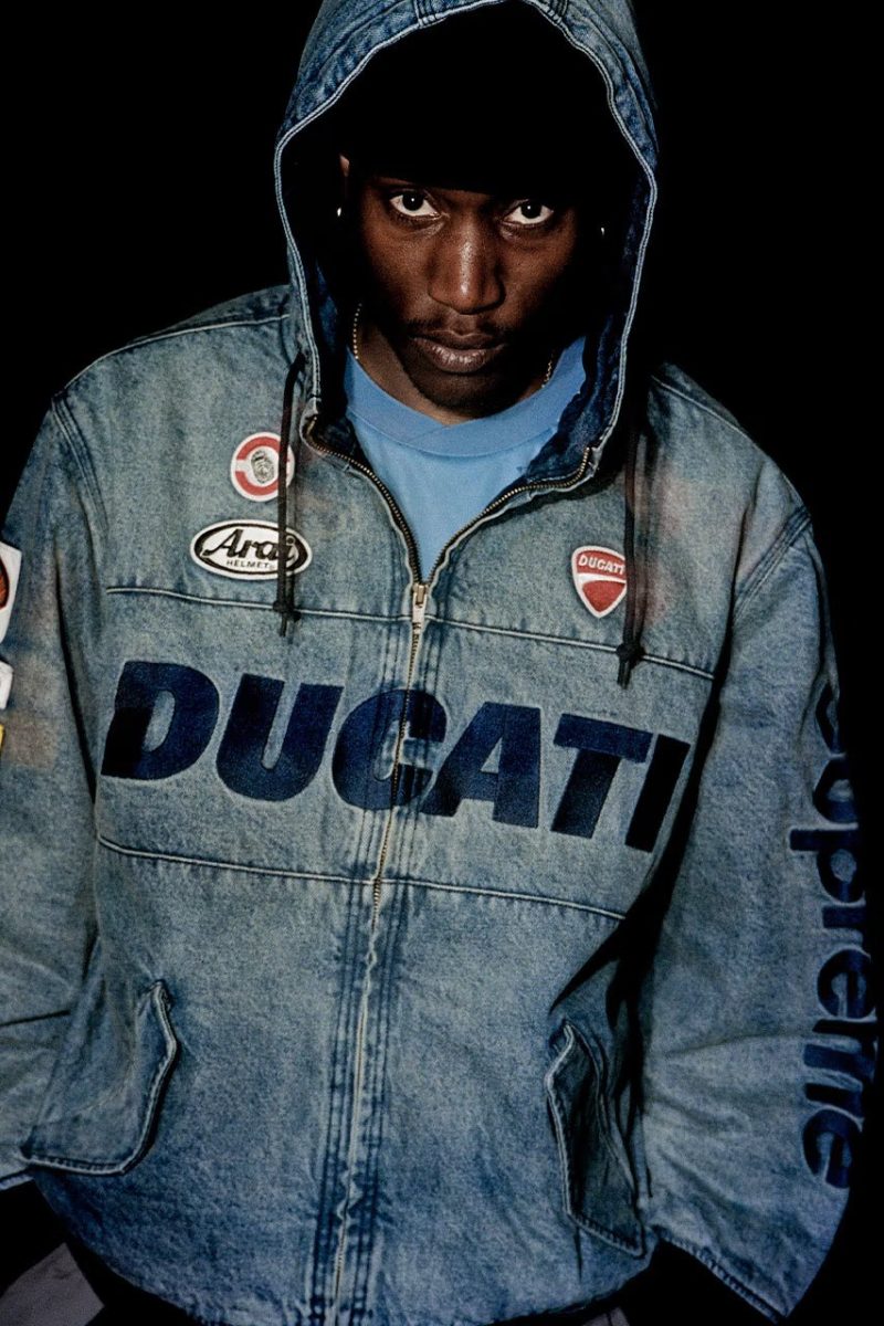 Supreme lancia una collaborazione con Ducati. Ed è già sold out Supreme lancia una collaborazione con Ducati. Ed è già sold out