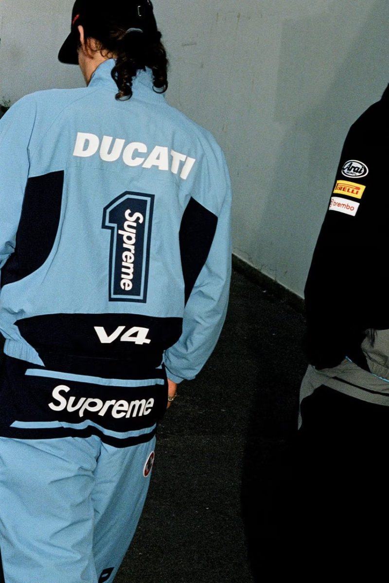 Supreme lancia una collaborazione con Ducati. Ed è già sold out Supreme lancia una collaborazione con Ducati. Ed è già sold out