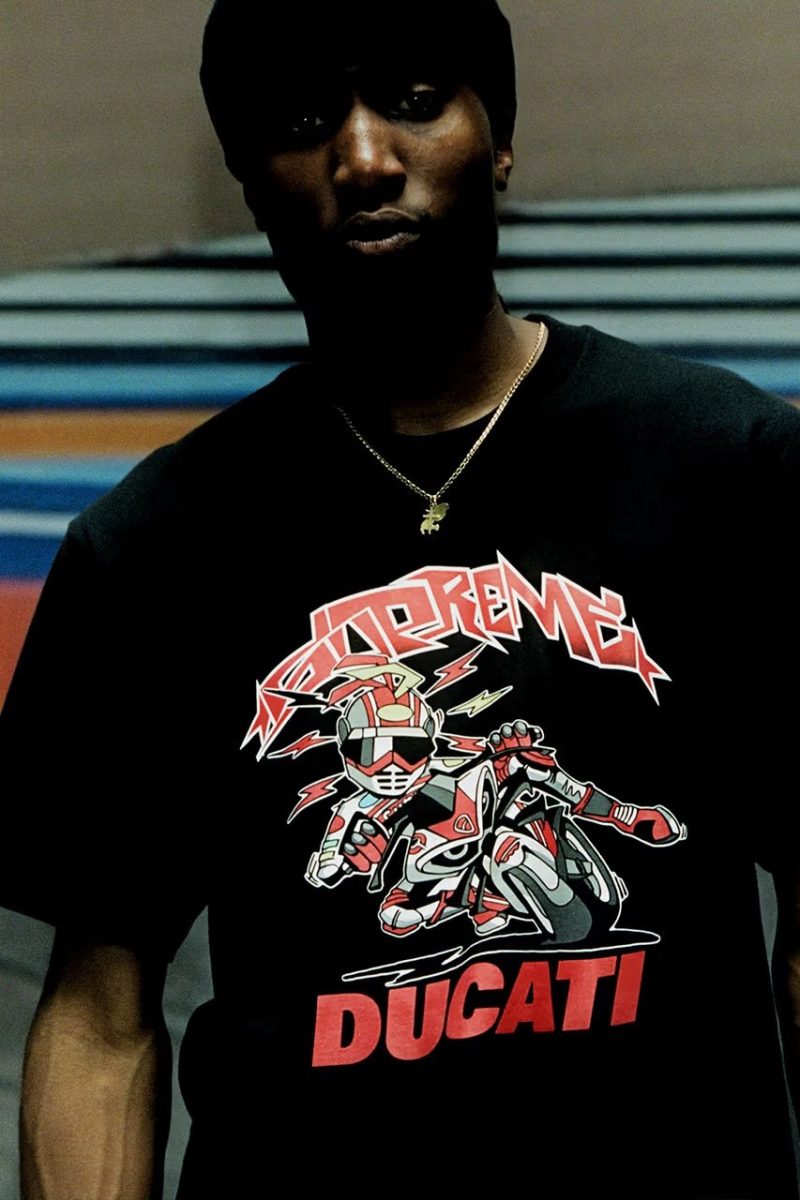 Supreme lancia una collaborazione con Ducati. Ed è già sold out Supreme lancia una collaborazione con Ducati. Ed è già sold out