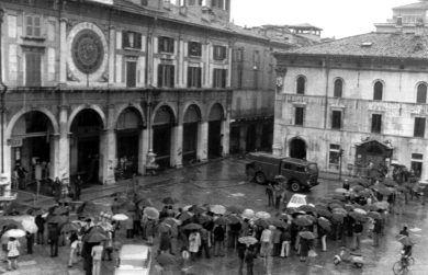 Piazza Fontana-Piazza della Loggia. Il colore dei soldi e quello delle stragi