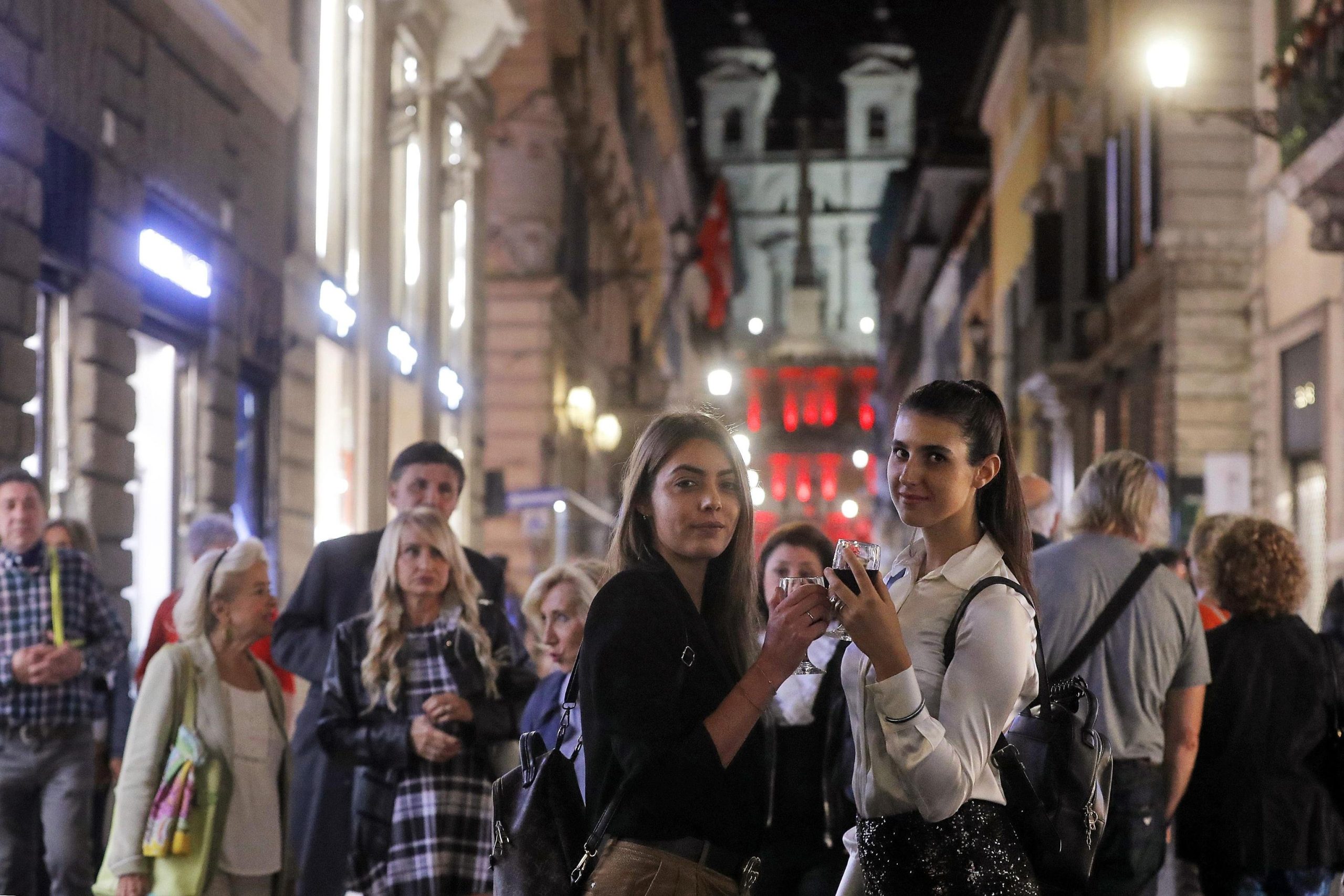 Italia, paese di poveri e senza ceto medio. Ritratto che non considera l’evasione fiscale
