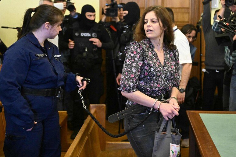 Ilaria Salis lascia il carcere: concessi i domiciliari a Budapest Ilaria Salis lascia il carcere: concessi i domiciliari a Budapest
