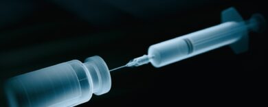 Vaccini, esperti e retromarce: il pasticcio del ministro Schillaci che imbarazza l’Italia