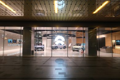 Continuano le prese di distanza delle case automobilistiche dall’elettrico