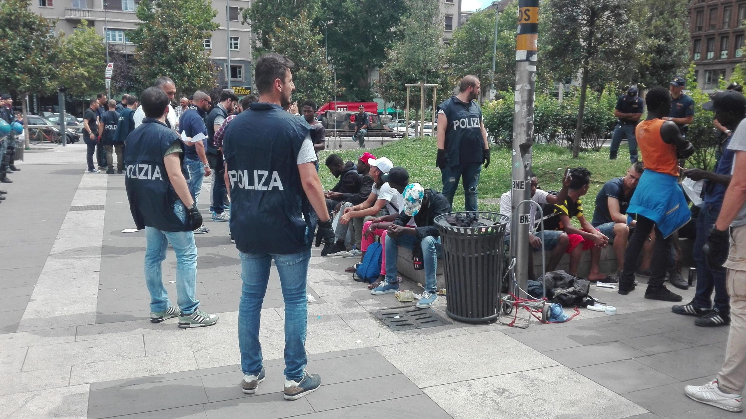 Serve un Paese duro contro i migranti irregolari, dalla parte della Polizia (ed un altro sindaco a Milano)