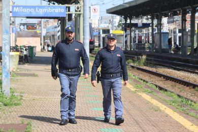 Poliziotto accoltellato a Milano. Sala: «Governo non ha fatto il suo dovere»