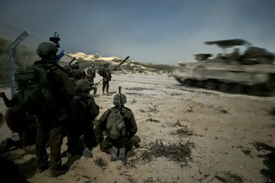 Israele bombarda due zone di Rafah dopo ordine evacuare
