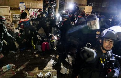 Biden: «No all’antisemitismo. Difendiamo le proteste pacifiche»